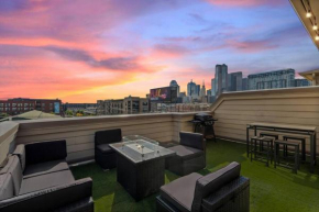Farmers Market 3 BD Townhome w Rooftop Terrace